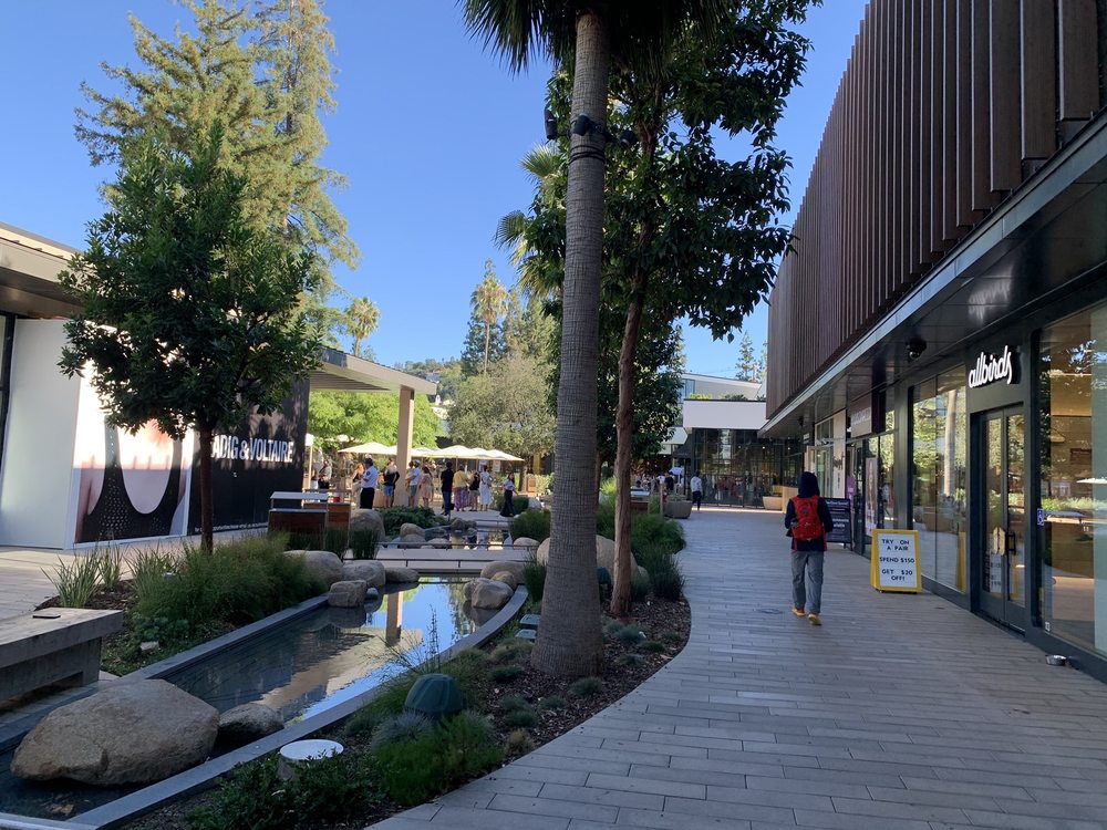 The Shops at Sportsmen’s Lodge