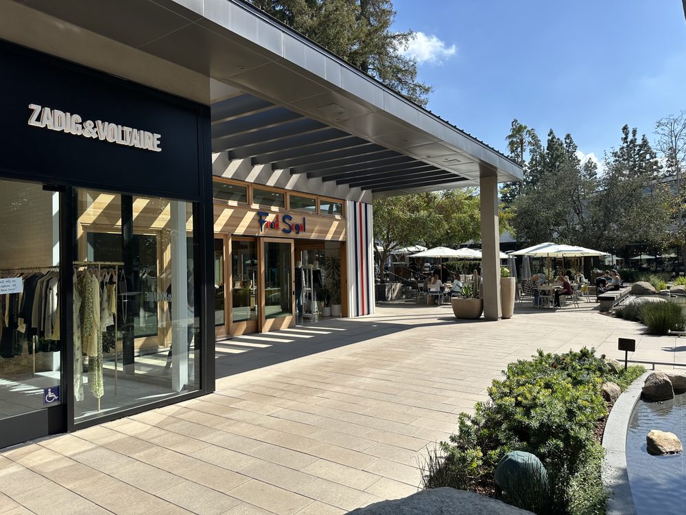 The Shops at Sportsmen’s Lodge outdoor view